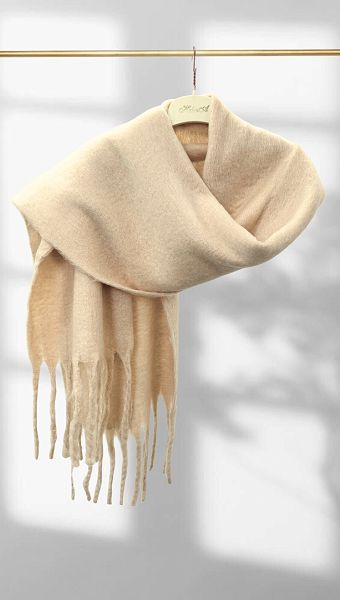 Фото sarf-s-dredami-karamelnyj-01 товара Шарф с дредами карамельный Фото sarf-s-dredami-karamelnyj-01 товара Шарф с дредами карамельный