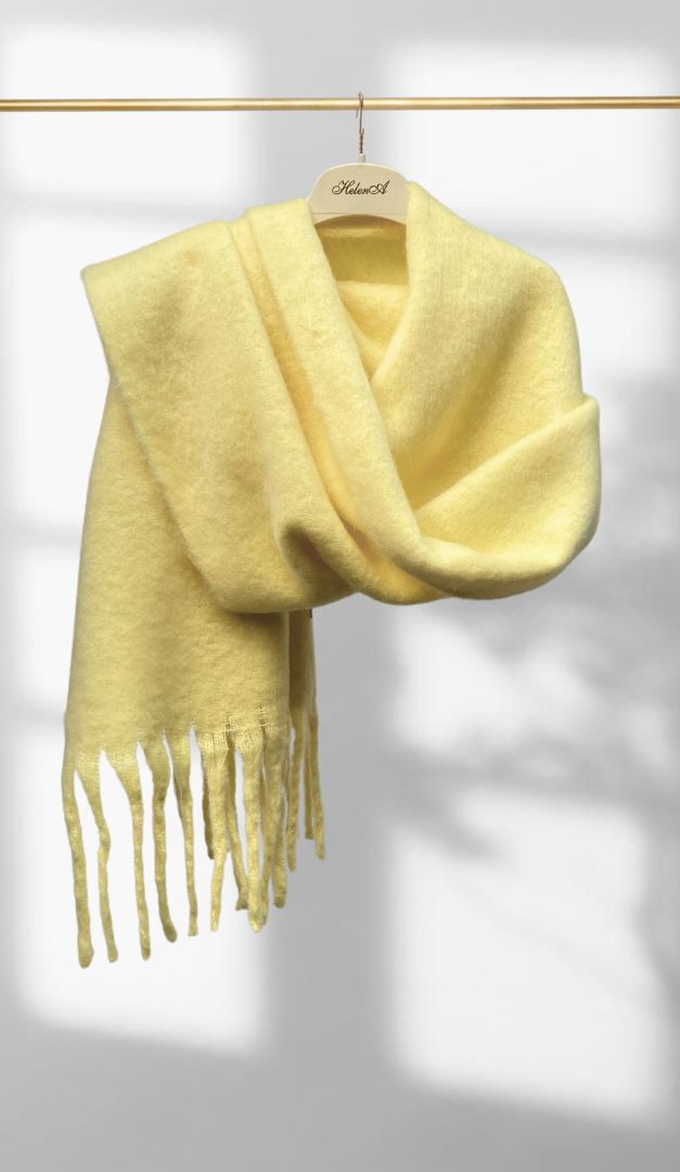 Фото sarf-s-dredami-limonnyj-01 товара Шарф с дредами лимонный