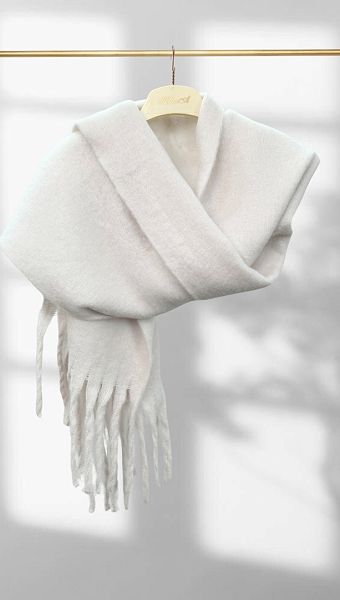 Фото sarf-s-dredami-molocnyj-01 товара Шарф с дредами молочный Фото sarf-s-dredami-molocnyj-01 товара Шарф с дредами молочный