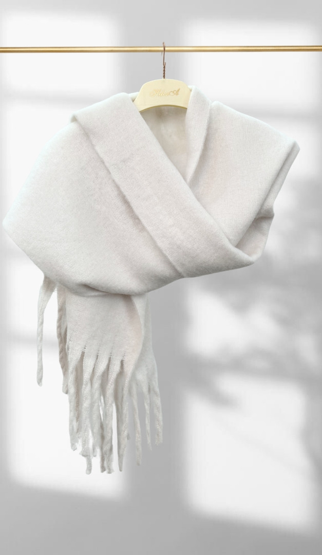 Фото sarf-s-dredami-molocnyj-02 товара Шарф с дредами молочный