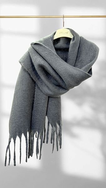 Фото sarf-s-dredami-seryj-01 товара Шарф с дредами серый Фото sarf-s-dredami-seryj-01 товара Шарф с дредами серый