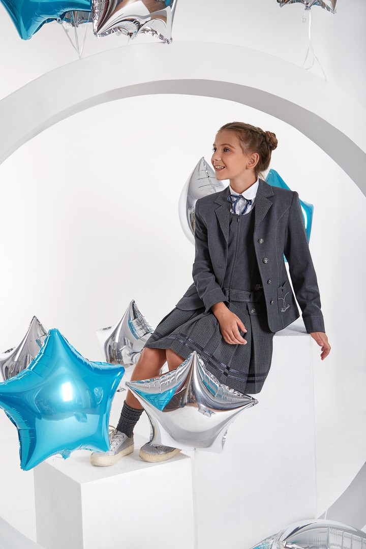 Фото seryj-zaket-dla-devocki-01 товара Серый жакет для девочки