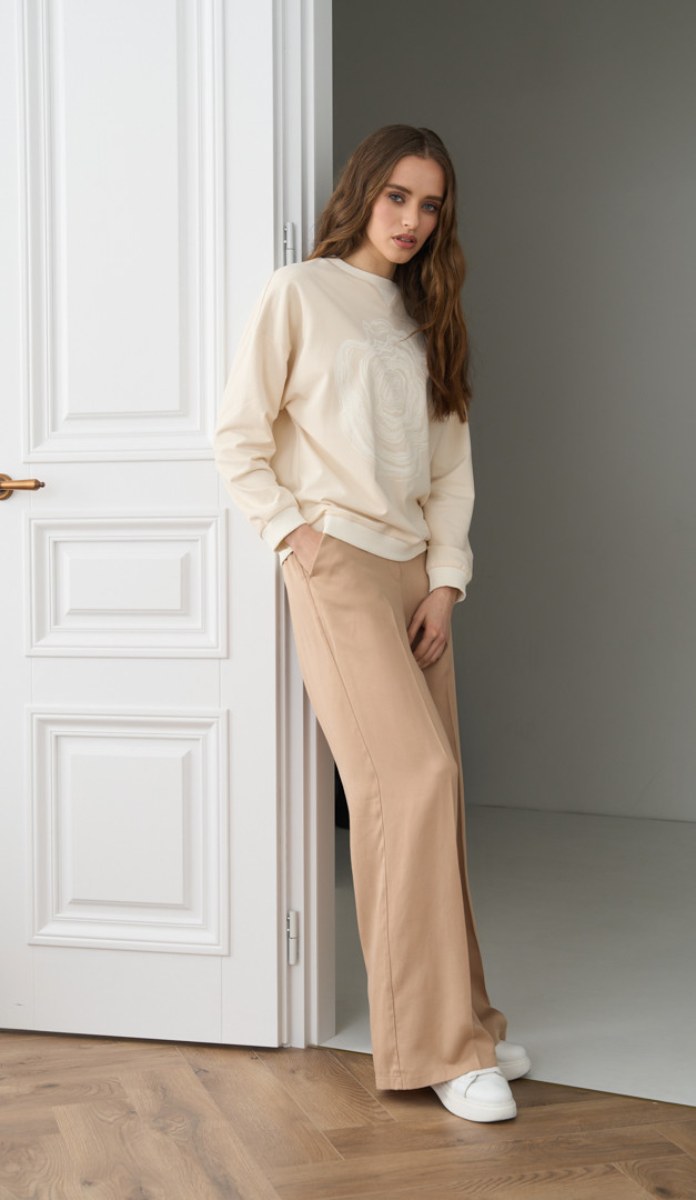 Фото svitsot-s-printom-slivocnyj-02 товара Свитшот с принтом сливочный