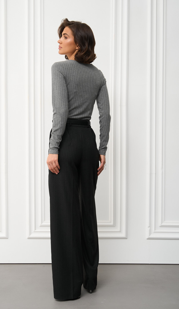 Фото top-trikotaznyj-s-asimmetricnym-vyrezom-04 товара Топ трикотажный с асимметричным вырезом0