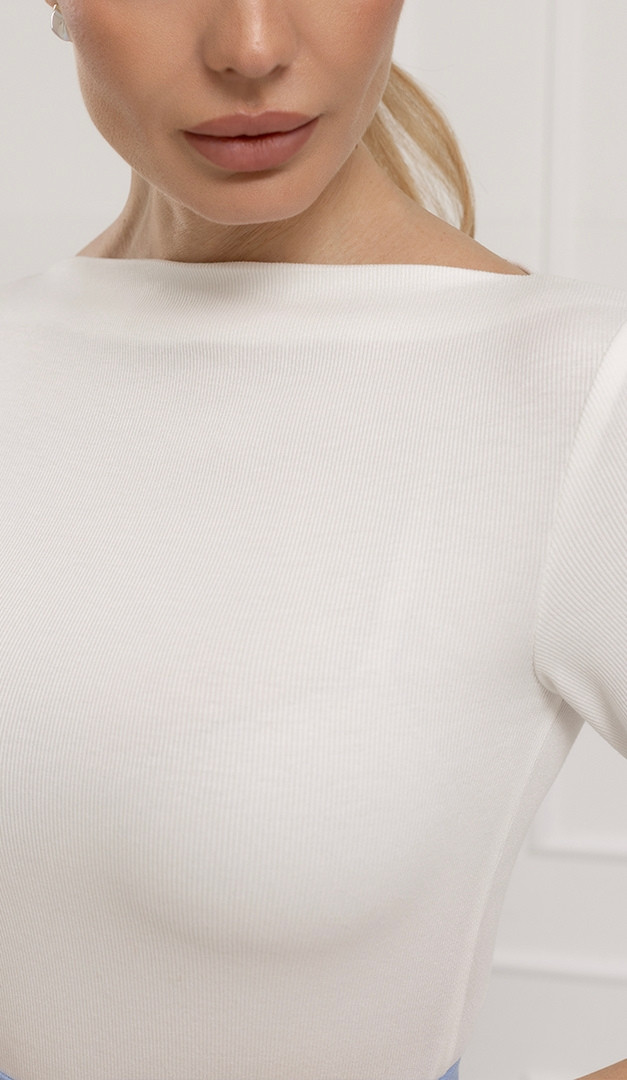 Фото top-zenskij-bazovyj-trikotaznyj-molocnyj-05 товара Топ женский базовый трикотажный молочный0