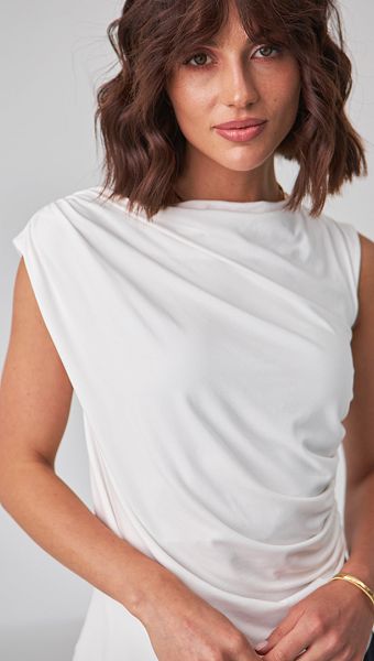 Фото top-zenskij-trikotaznyj-s-drapirovkoj-molocnyj-03 товару Топ жіночий трикотажний з драпіровкою молочний0 Фото top-zenskij-trikotaznyj-s-drapirovkoj-molocnyj-03 товару Топ жіночий трикотажний з драпіровкою молочний0