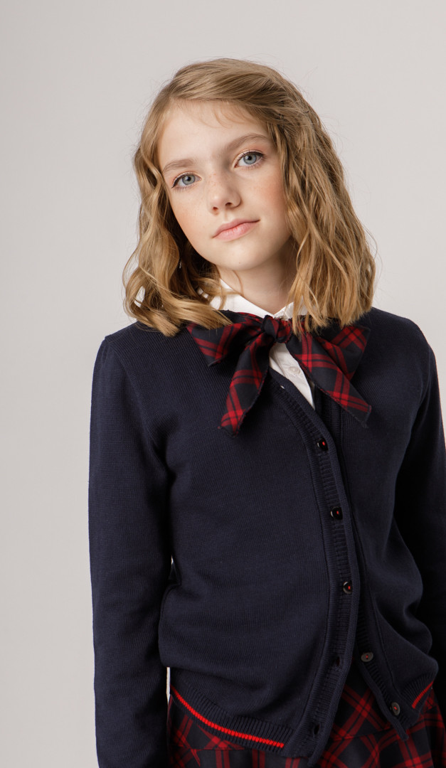 Фото trikotaznaa-kofta-dla-devocki-sinaa-s-krasnym-kant-05 товару Трикотажна кофта для дівчинки синя з червоним кантом0