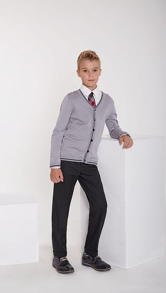 Фото trikotaznaa-kofta-dla-malcika-seraa-s-sinim-kantom-01 товару Трикотажна кофта для хлопчика сіра з синім кантом0 Фото trikotaznaa-kofta-dla-malcika-seraa-s-sinim-kantom-01 товару Трикотажна кофта для хлопчика сіра з синім кантом0