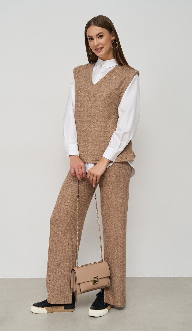 Фото trikotaznye-bruki-zenskie-karamelnye-1 товара Трикотажные брюки женские карамельные