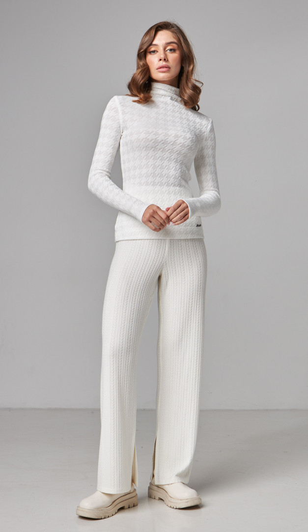 Фото trikotaznye-bruki-zenskie-molocnye-1 товара Трикотажные брюки женские молочные