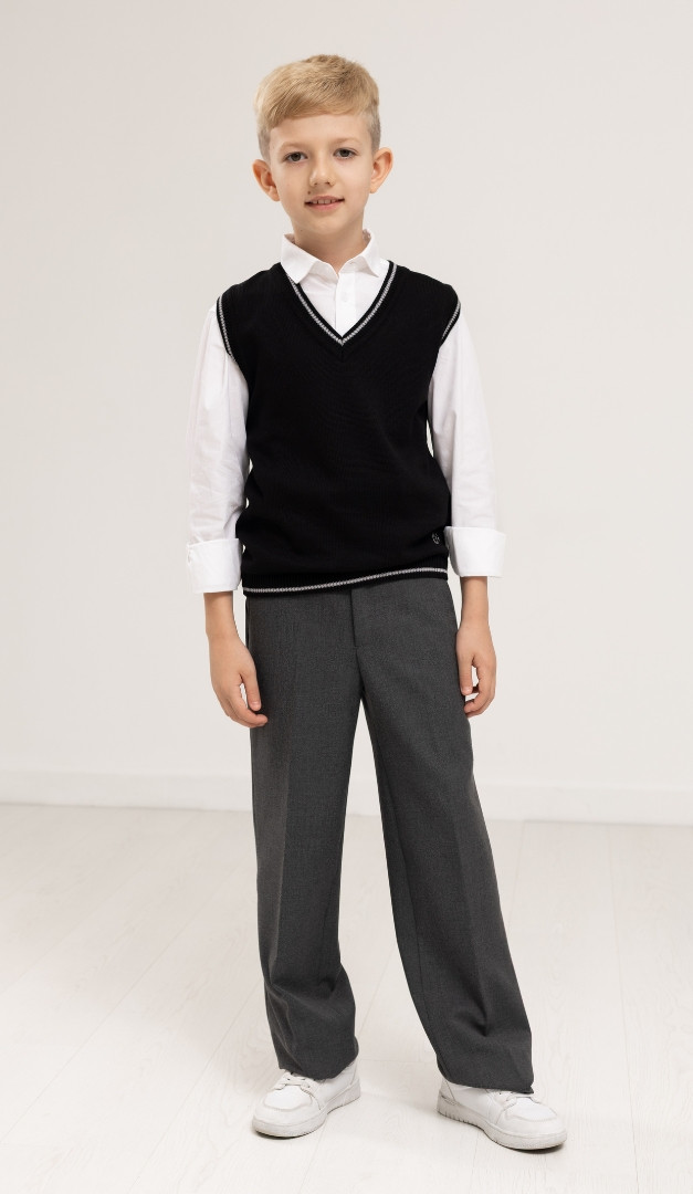 Фото trikotaznyj-zilet-cernyj-s-serym-kantom-1 товара Трикотажный жилет черный с серым кантом