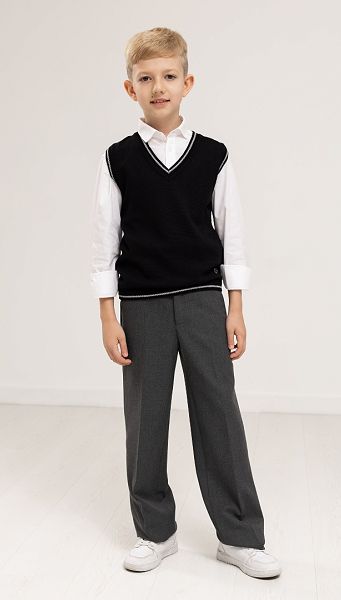 Фото trikotaznyj-zilet-cernyj-s-serym-kantom-1 товара Трикотажный жилет черный с серым кантом Фото trikotaznyj-zilet-cernyj-s-serym-kantom-1 товара Трикотажный жилет черный с серым кантом