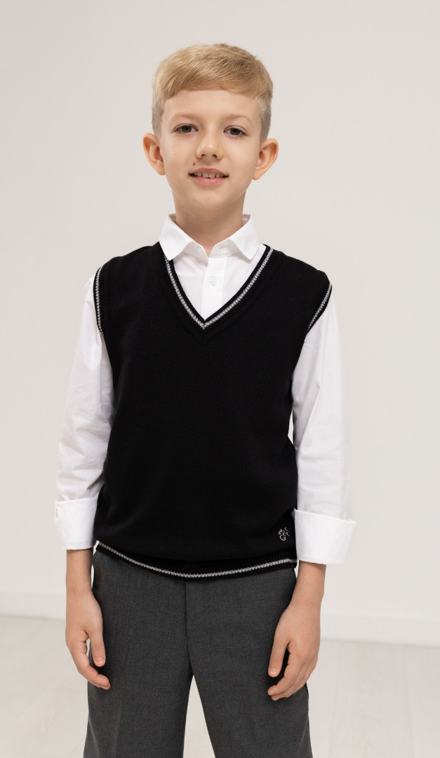 Фото trikotaznyj-zilet-cernyj-s-serym-kantom-2 товару Трикотажний жилет чорний з сірим кантом0