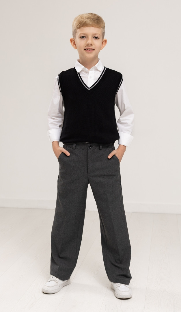 Фото trikotaznyj-zilet-cernyj-s-serym-kantom-3 товару Трикотажний жилет чорний з сірим кантом0