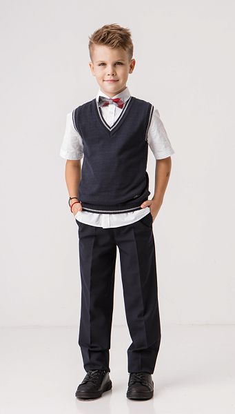 Фото trikotaznyj-zilet-sinij-s-serym-kantom-01 товара Трикотажный жилет синий с серым кантом Фото trikotaznyj-zilet-sinij-s-serym-kantom-01 товара Трикотажный жилет синий с серым кантом