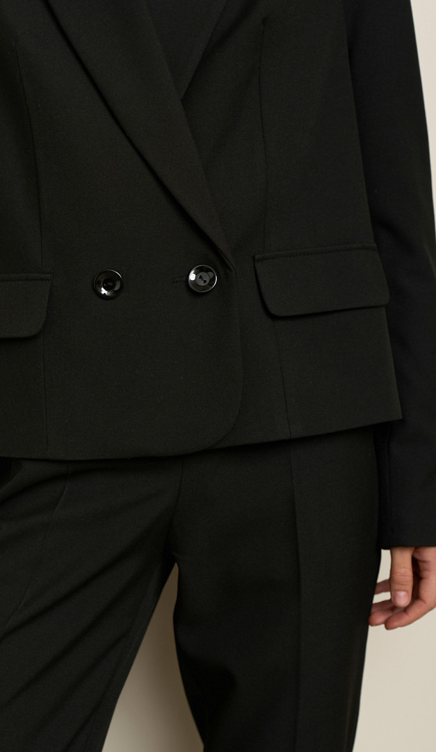 Фото zaket-dvuhbortnyj-ukorocennyj-cernyj-04 товару Жакет двобортний вкорочений чорний0