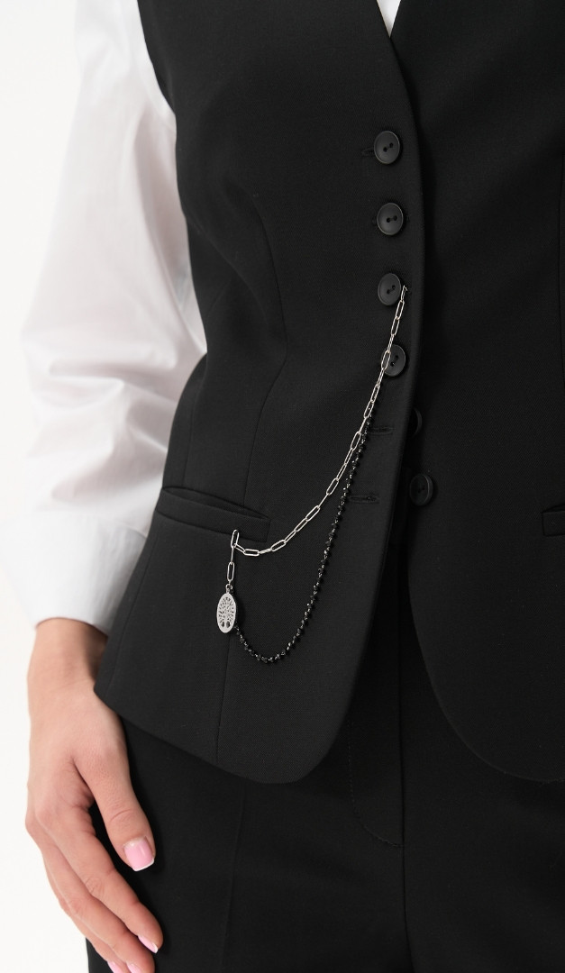 Фото zilet-cernyj-na-pugovicah-03 товара Жилет черный на пуговицах0