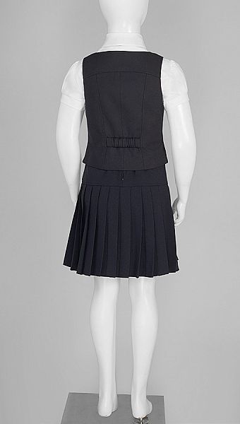 Фото zilet-dla-devocki-s-otdelkoj-12 товару Жилет для дівчинки з оздобленням1 Фото zilet-dla-devocki-s-otdelkoj-12 товару Жилет для дівчинки з оздобленням1