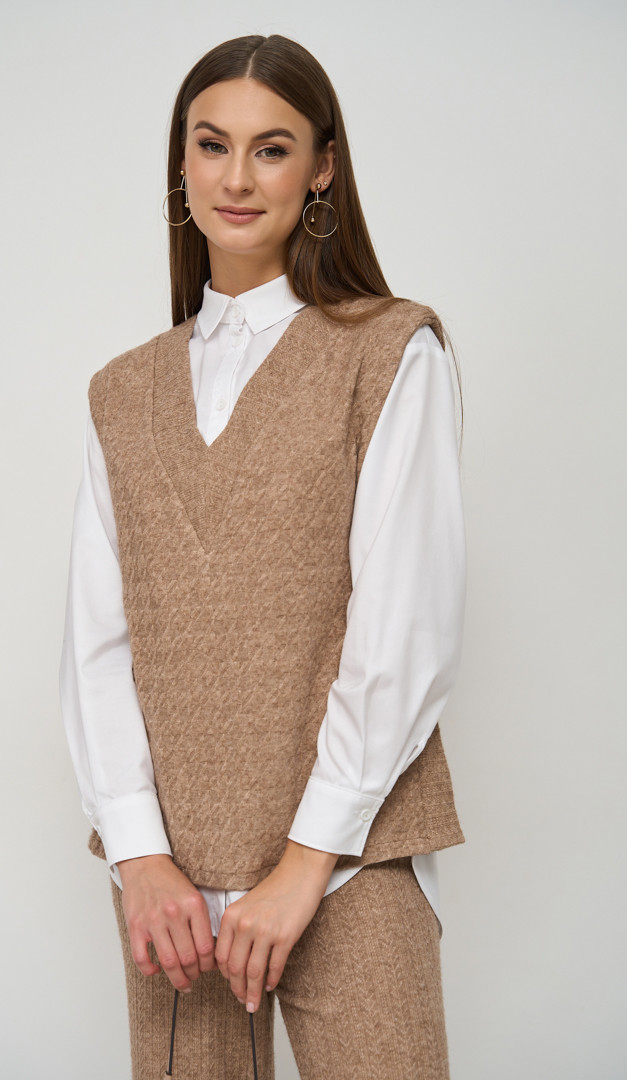 Фото zilet-trikotaznyj-karamelnyj-01 товару Жилет трикотажний карамельний