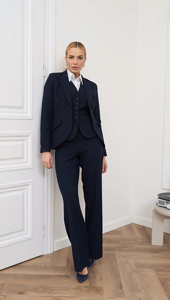 Фото zilet-zenskij-klassiceskij-18 товару Жилет жіночий класичний1 Фото zilet-zenskij-klassiceskij-18 товару Жилет жіночий класичний1