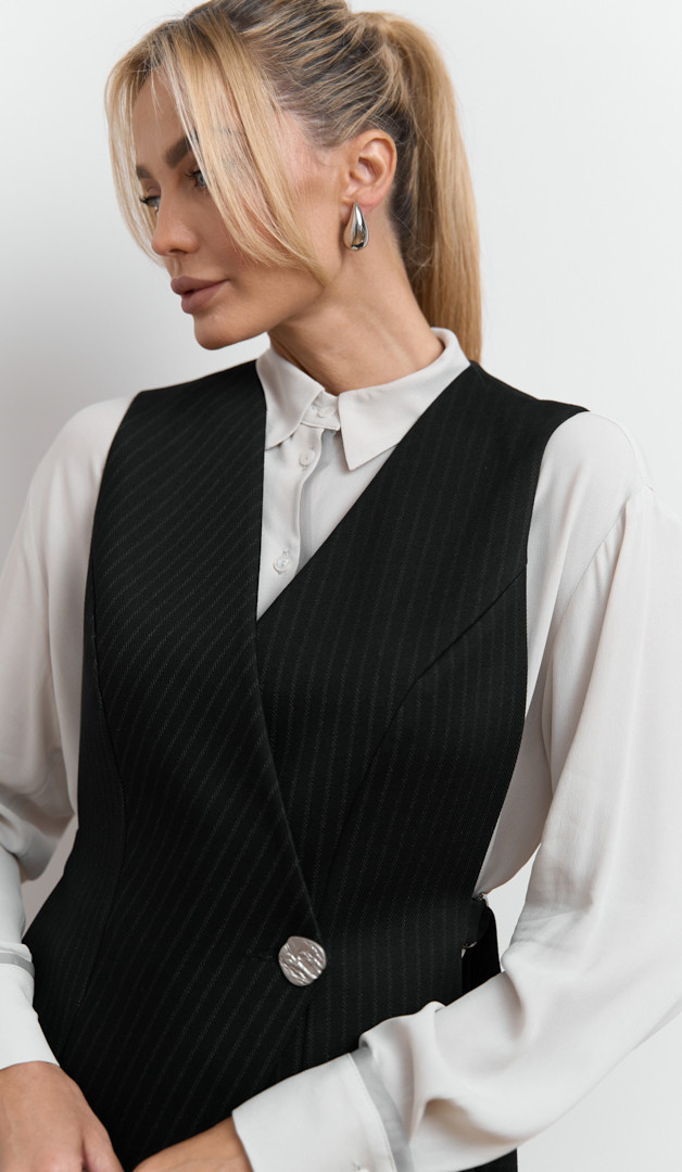 Фото zilet-zenskij-v-polosku-cernyj-03 товара Жилет женский в полоску черный0